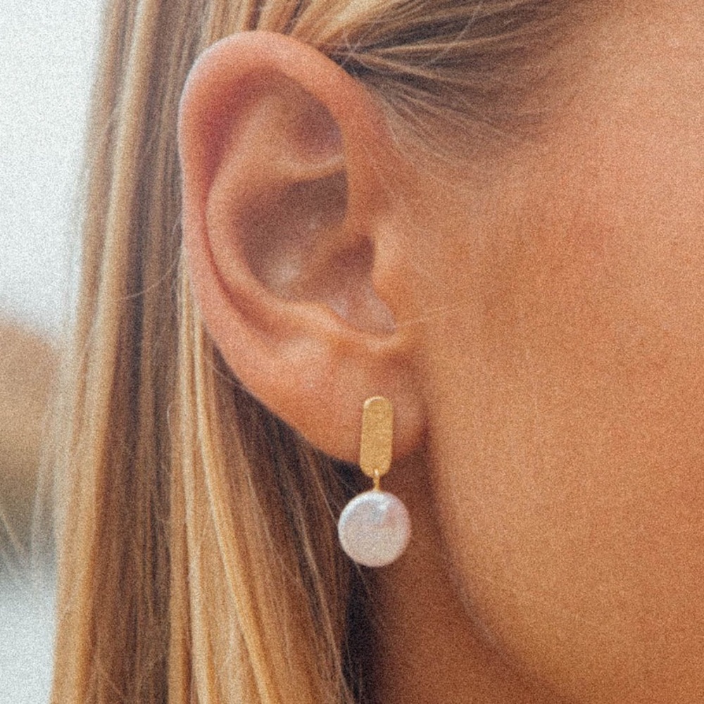 Agapé Studio Perla Earrings coin pearl and gold plated textured drop earring NWT